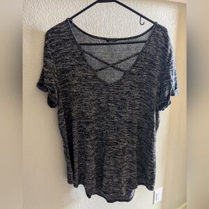 Black and gray crossed v-neck t-shirt size XL